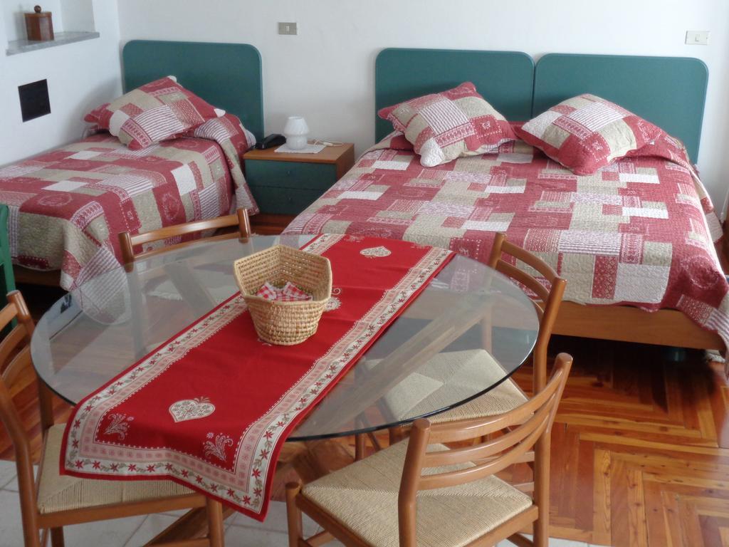 Mont Gele Hotel Ollomont Phòng bức ảnh